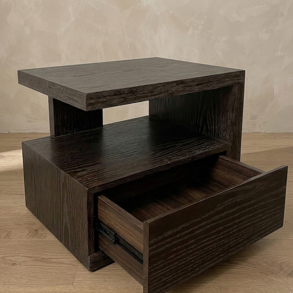 Velador Asimétrico en madera nativa – El Ciprés